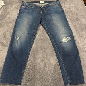 Hudson Jeans Women's Straight Leg Jeans - Distressed 
Crop style uneven hem